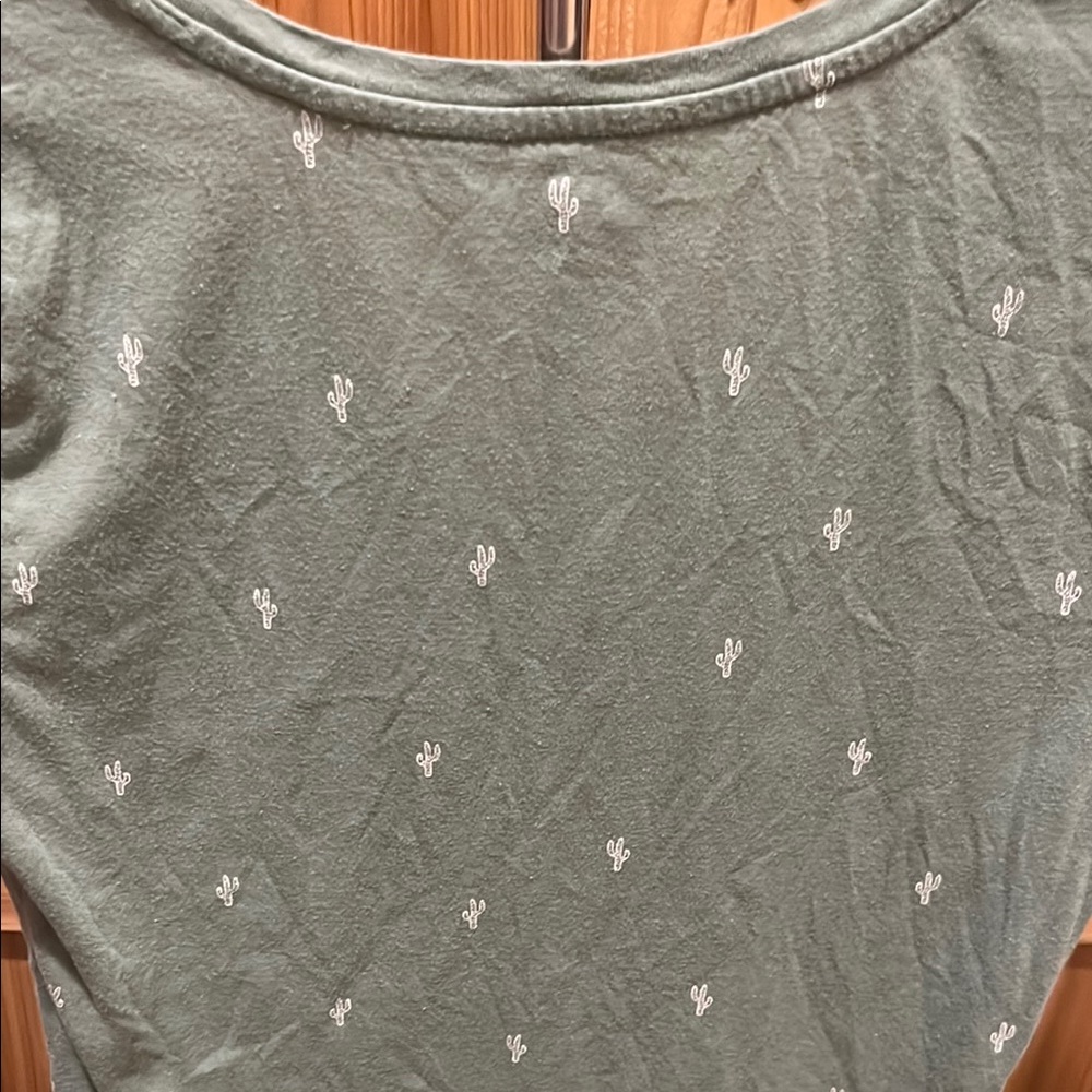 GAP Sage Green V-Neck Short Sleeve Tee with Cactus Design - Picture 8 of 10